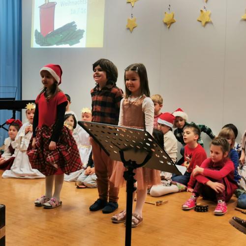 Weihnachtsspiel der 1a und 1c 