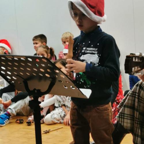 Weihnachtsspiel der 1a und 1c 