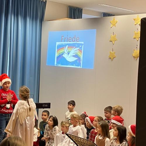 Weihnachtsspiel der 1a und 1c 