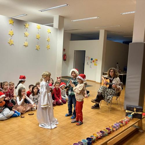 Weihnachtsspiel der 1a und 1c 