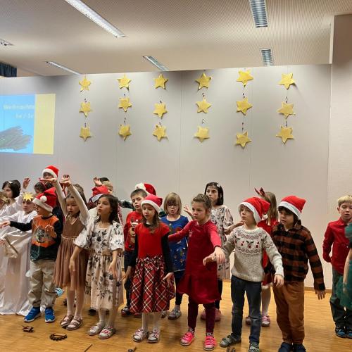 Weihnachtsspiel der 1a und 1c 