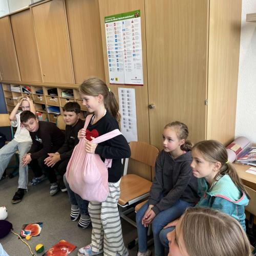 Besuch von Hebamme Agnes Müller