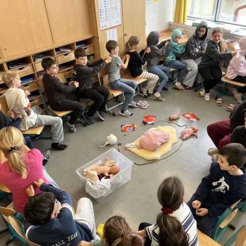 Besuch von Hebamme Agnes Müller