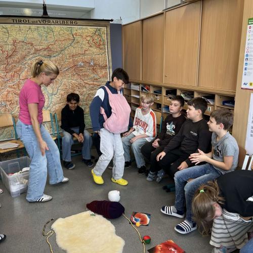 Besuch von Hebamme Agnes Müller