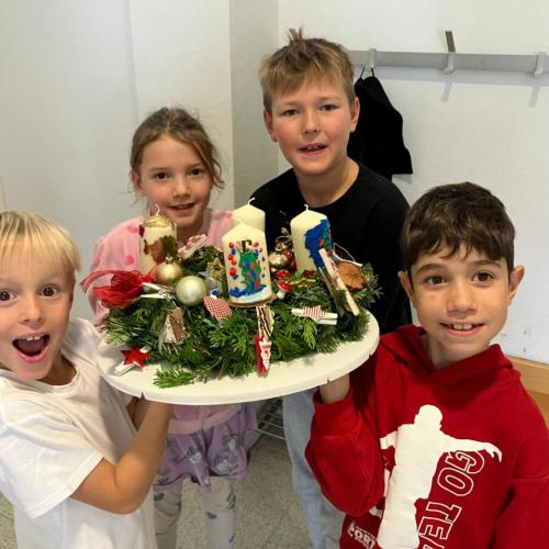 2a und 2c haben ihren eigenen Adventkranz gebunden