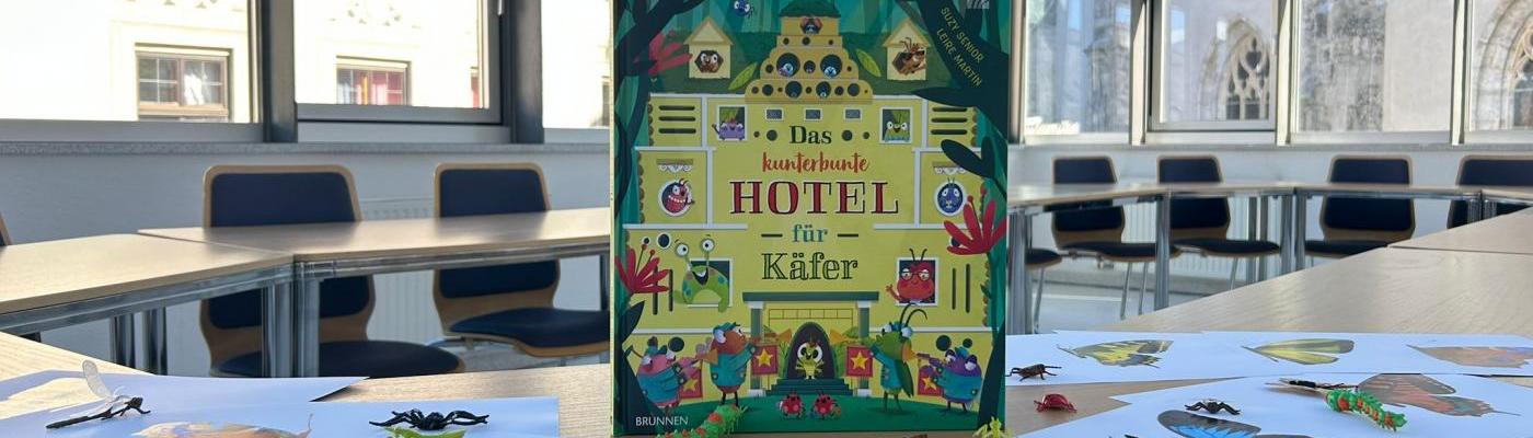 Beim Vorlesekino der 1., 2. und M-Klassen drehte sich alles um „Insekten, Wald und Wiese – alles, was kreucht und fleucht“. Mit spannenden Geschichten, kreativen Bastelarbeiten und viel Begeisterung wurde Lesen zu einem besonderen Erlebnis für die Kinder.